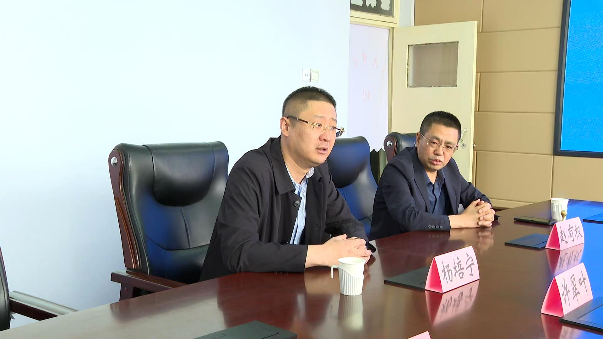 我縣舉行人大代表建議交接儀式